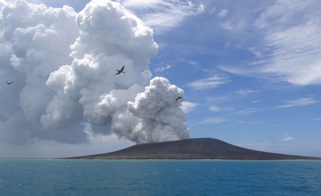 Archipel des Tonga une île née des cendres du volcan Le Quotidien