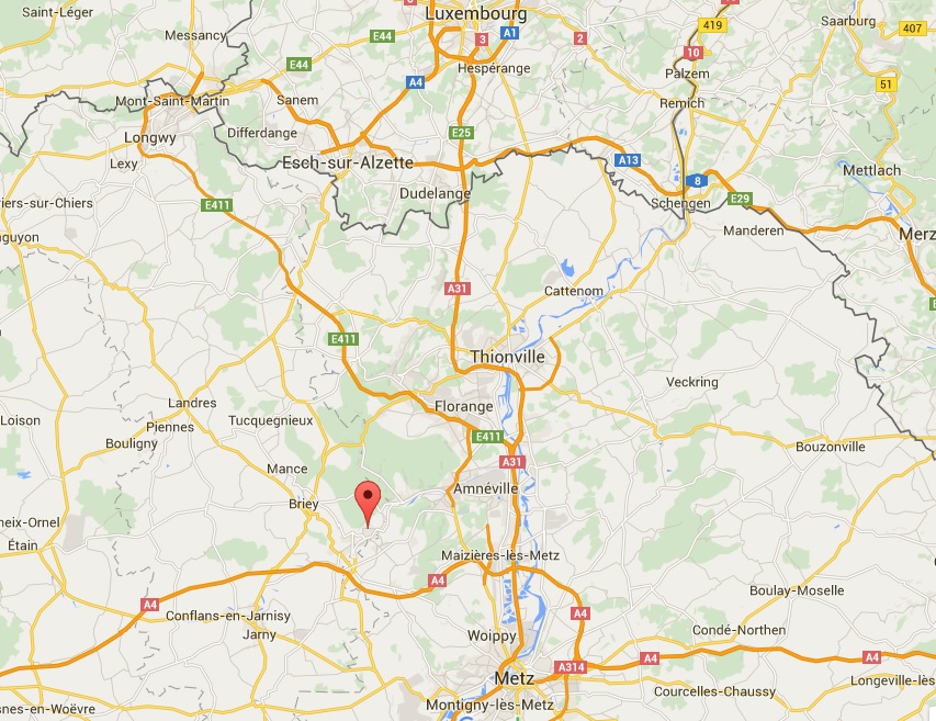 Le village de Jœuf se situe à 8 km à l'Est de Briey, à 40 km au sud de la frontière luxembourgeoise.