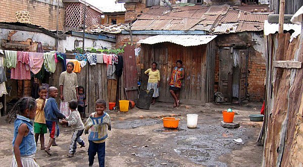 Résultat de recherche d'images pour "la pauvreté dans le monde"