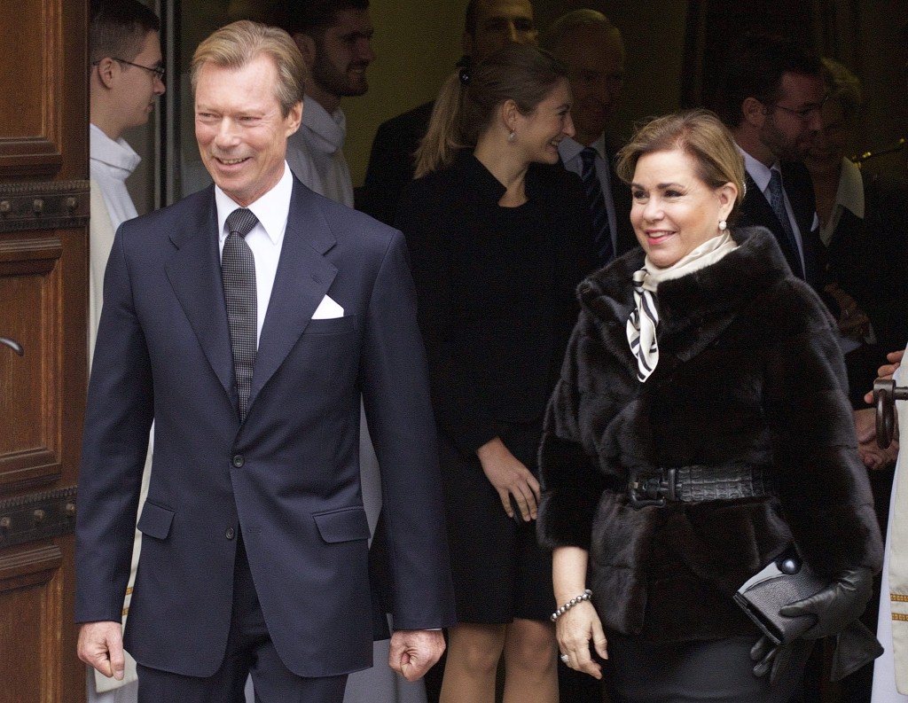Le Grand-Duc Henri et la Grande-Duchesse Maria-Teresa à la sortie de la cathédrale. (photo JC Ernst)