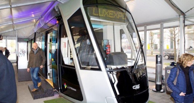 La maquette grandeur nature permet au public une immersion dans le futur tramway de la ville. (Photo : LQ)