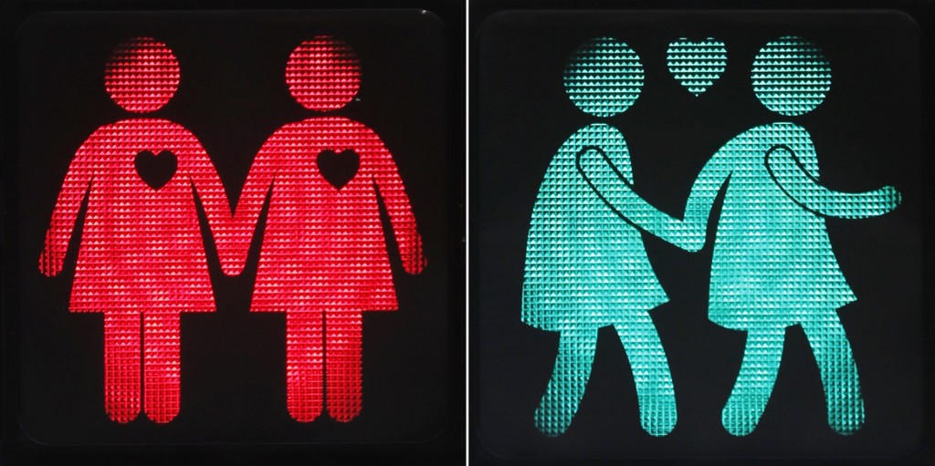 (FILES) Picture taken on May 12, 2015 shows traffic lights showing female same-sex couples in Vienna. Gay-themed traffic signals in Linz aimed at promoting greater tolerance have been removed, the Austrian city's new far-right city councillor for traffic said on December 7, 2015. AFP PHOTO / DIETER NAGL