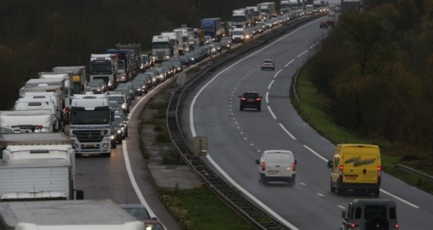 Le retour des contrôles aux frontières a lourdement impacté le trafic routier entre la France et le Luxembourg. (Photo : RL)