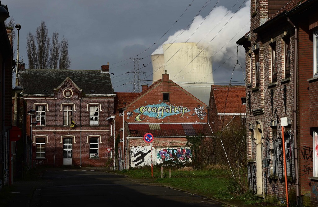 Le gouvernement belge a récemment prolongé de dix ans la durée de vie de trois réacteurs quadragénaires: deux à Doel (photo), le troisième à Tihange. (photo AFP)