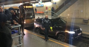 Scène insolite à la gare du Midi ce lundi. (photo Twitter)