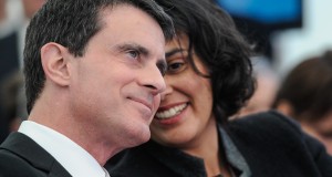 Le Premier ministre français Manuel Valls en discussion avec la ministre du Travail,  Myriam El Khomri. (photo AFP)