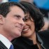 Le Premier ministre français Manuel Valls en discussion avec la ministre du Travail,  Myriam El Khomri. (photo AFP)