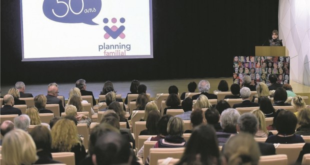 Le Planning familial fêtait, lundi, en grande pompe, ses cinquante ans d'existence
et de lutte sans jamais baisser la garde. (photo Isabella Finzi)