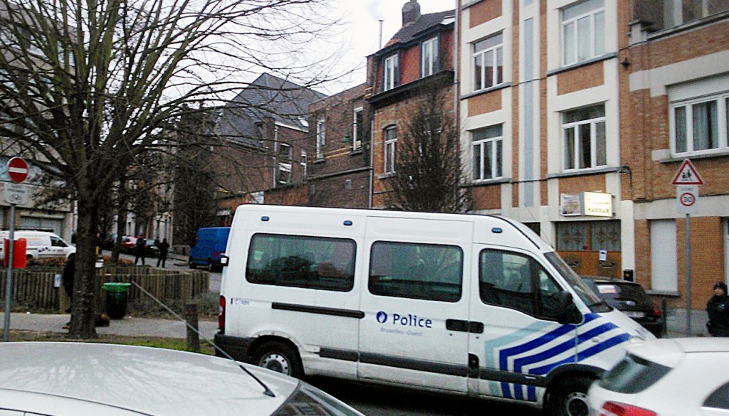 Une grande opération est en cours à Bruxelles pour mettre la main sur Salah Abdeslam, dont les empreintes ont été retrouvées dans l'appartement perquisitionné mardi à Forest. (photo AFP)