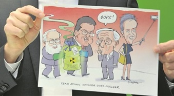 L'eurodéputé vert Claude Turmes s'est fendu d'une petite caricature où Jean-Claude Juncker reçoit un cadeau nucléaire encombrant.