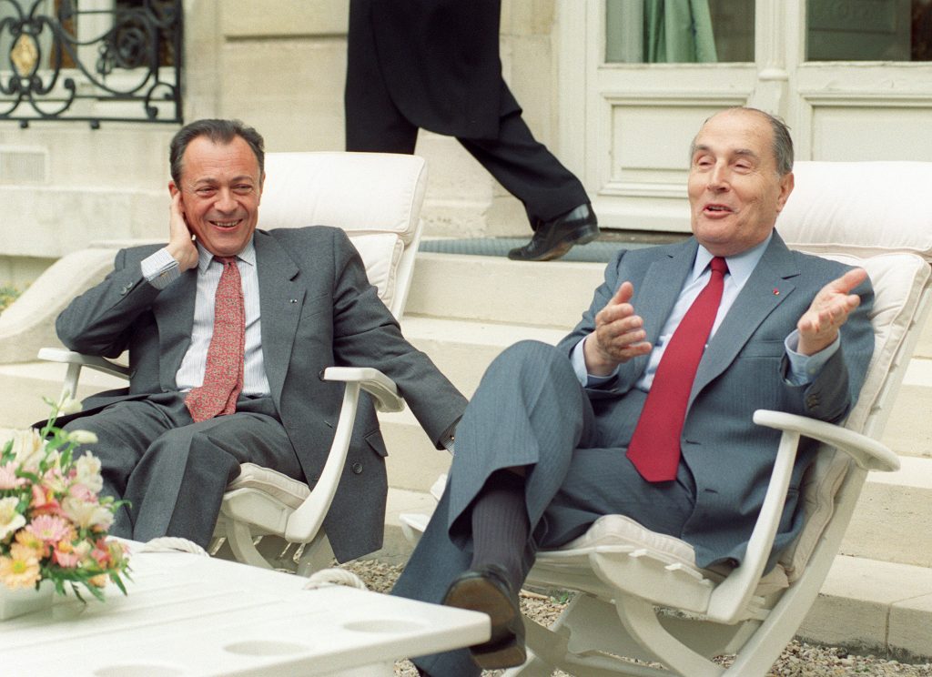 Michel Rocard et François Mitterrand en mai 1990. (photo AFP)