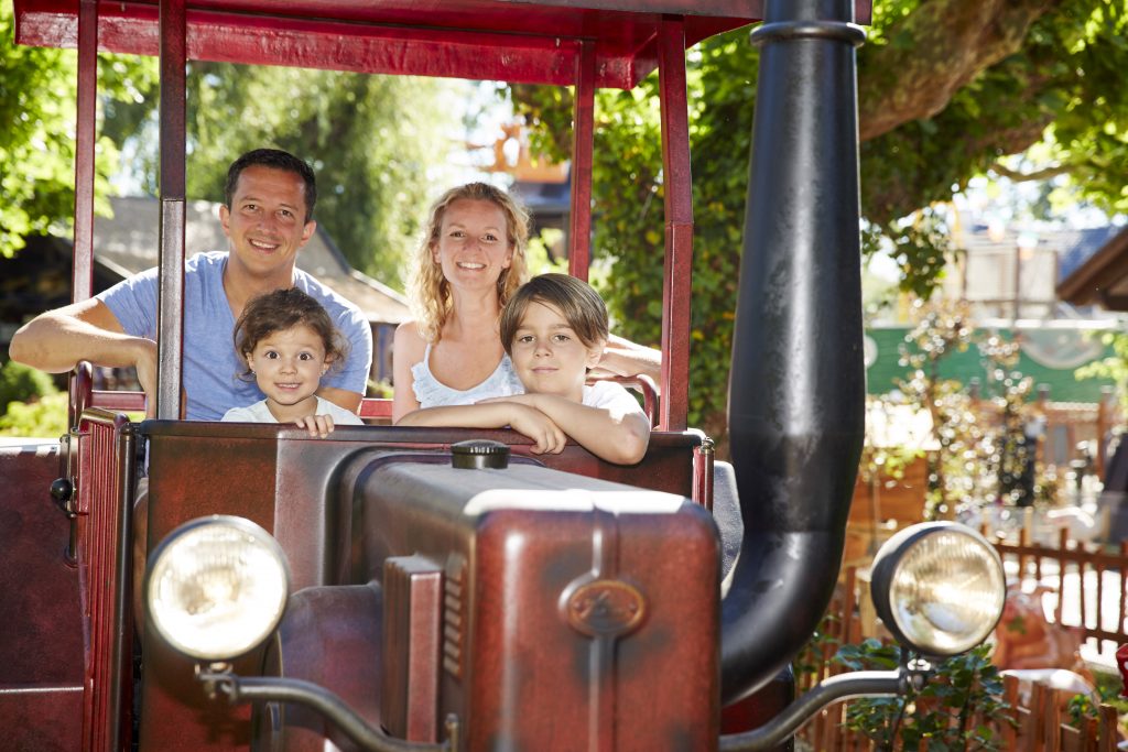 Le "Old Mac Donald's Tractor Fun". Les enfants, et leurs parents assis à l’arrière, y effectuent un tour en tracteur. (photo Europa Park)