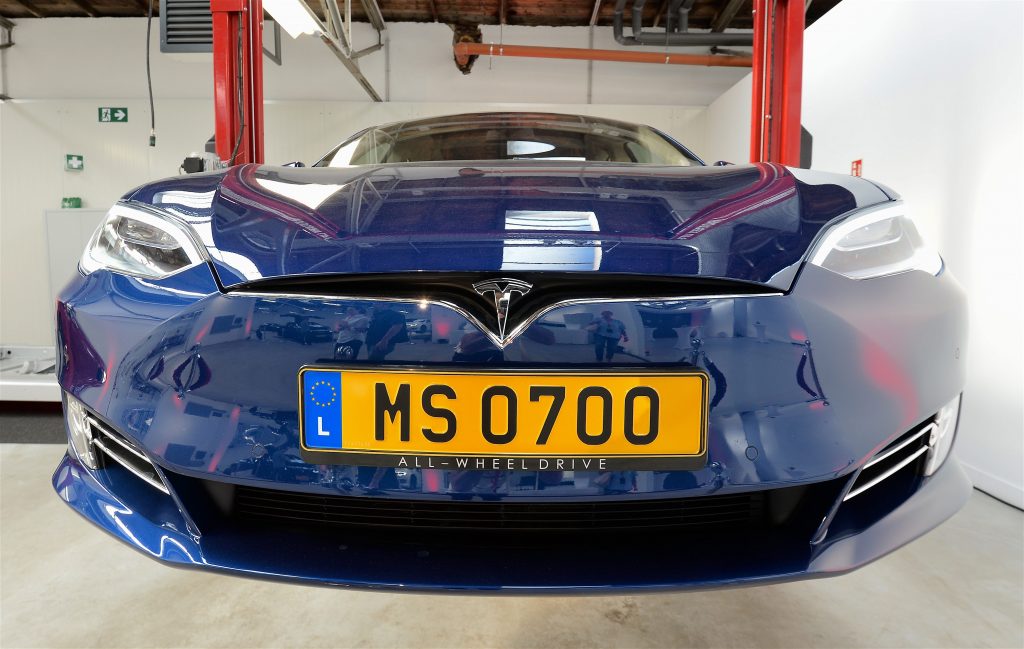 Tesla espère voir fleurir ses voitures à immatriculation luxembourgeoise. (photo Julien Garroy)