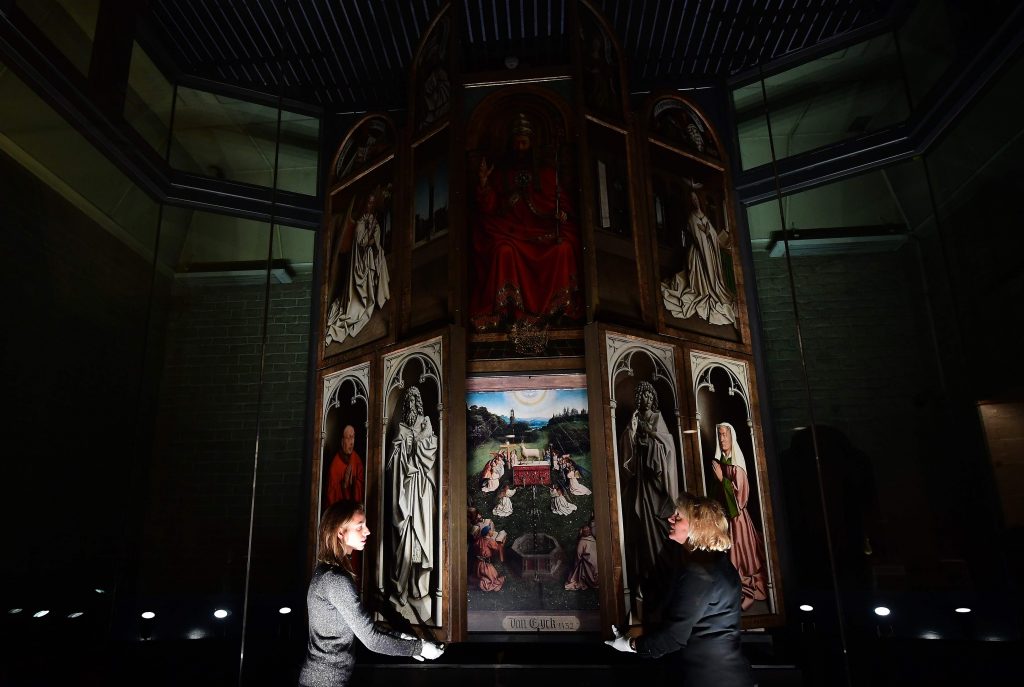 L'Adoration de l'Agneau mystique, chef-d'œuvre de la peinture primitive flamande (photo AFP)