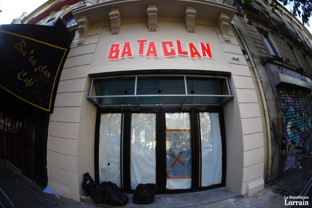 Après six mois de travaux, le Bataclan dévoile sa nouvelle devanture. (photo AFP)