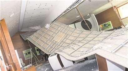 10 mai : En début de soirée, le plafond du musée de l'Europe de Schengen s'effondre. Il est toujours fermé pour travaux. (photo LQ)