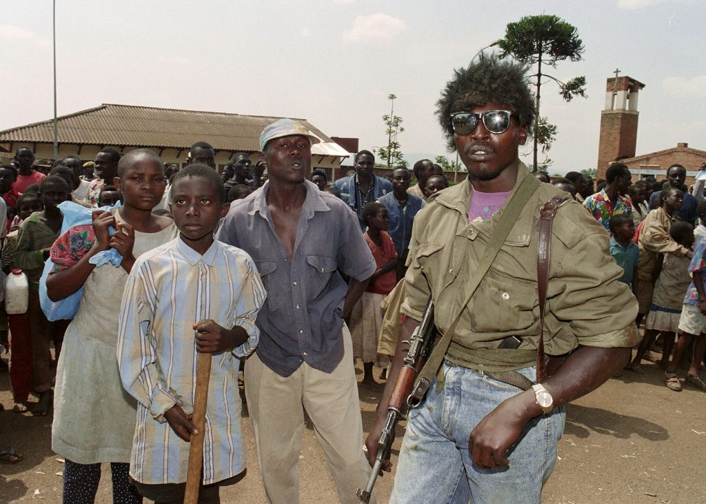 Un milicien huutu, le 13 juin 1994, dans un secteur de Kigali tenu par les forces gouvernementales. (Photo : afp)