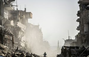 Des mois de conflits ont transformé la ville en ruines. (Photo : AFP)