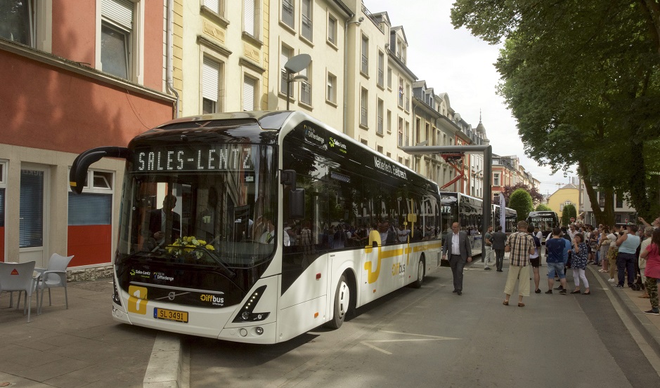 Le 2 mai, le Diffbus 100% électrique embarque ses premiers passagers dans les rues de la Cité du fer. Le 11 juin, le réseau differdangeois devient tout électrique. Une première mondiale.