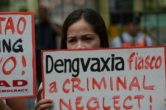 Une manifestation, le 8 décembre dernier, devant le ministère de la santé à Manille, contre Sanofi et son vaccin.