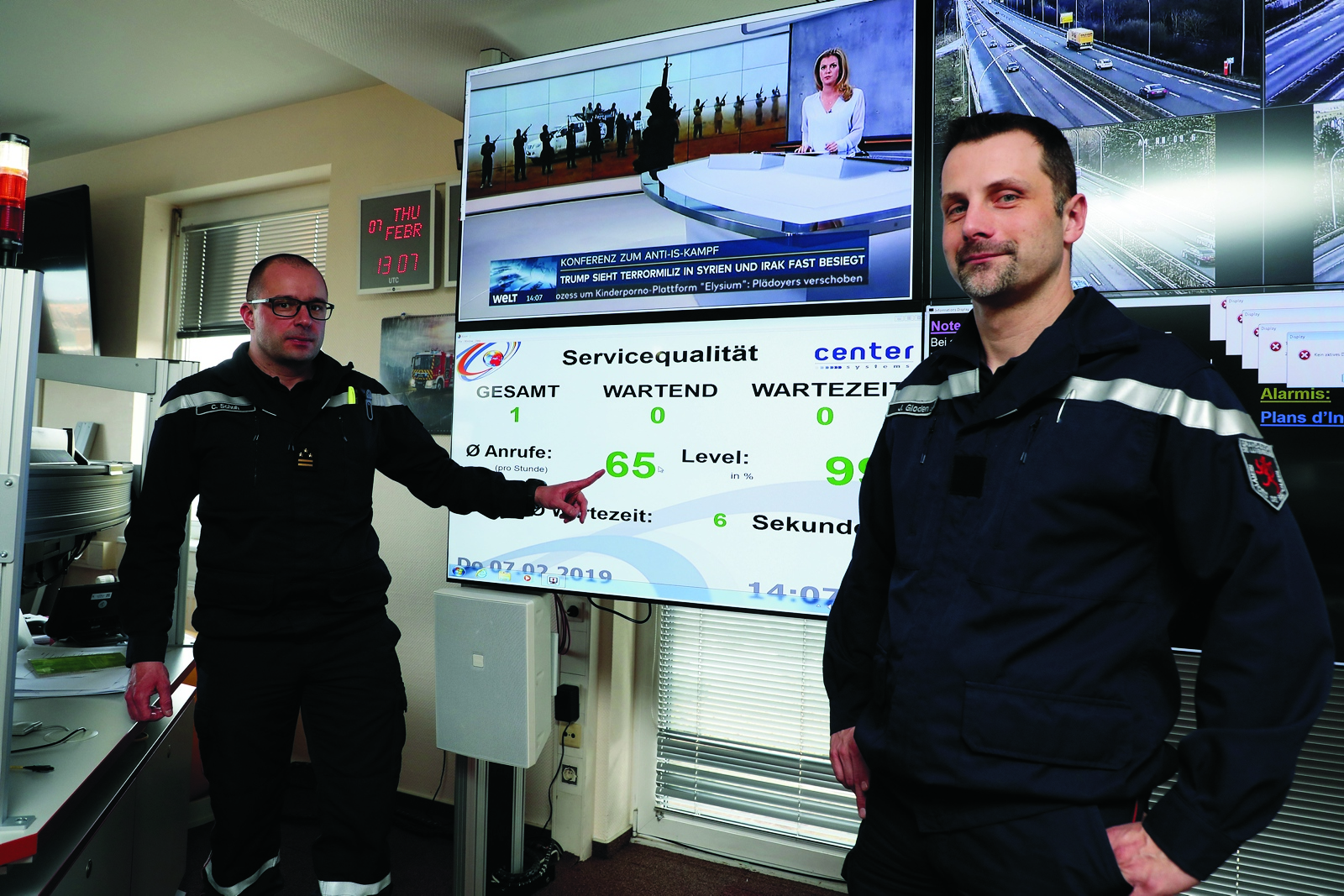 Le lieutenant-colonel Schuh (à g.) et Jérôme Gloden constatent les progrès effectués grâce aux réformes. (Photos : Didier Sylvestre)