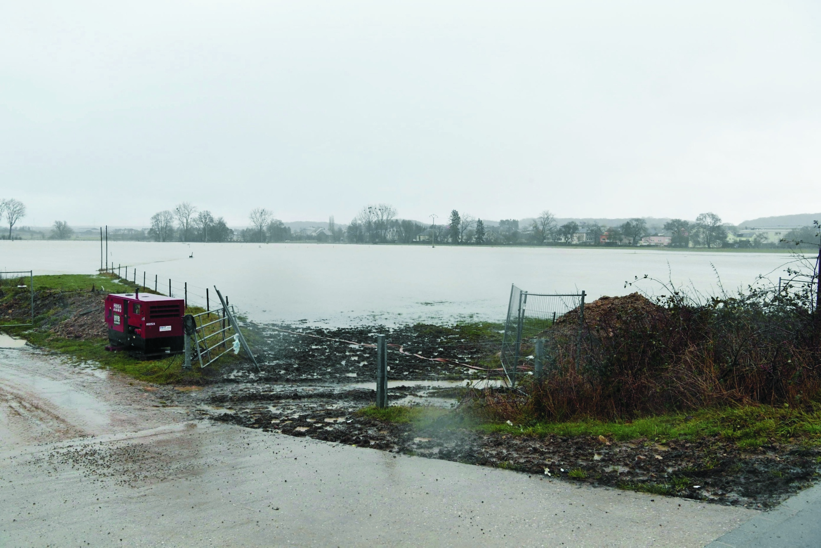 Près de Roeser, plusieurs champs sont inondés.