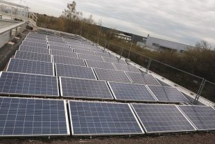 Les sources de renouvelables incluent l'énergie solaire thermique et photovoltaïque, l'énergie hydraulique, l'énergie  éolienne, l'énergie  géothermique et la  biomasse. (illustration Didier Sylvestre)