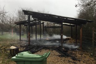 L'étable a été réduite en cendres et les animaux qui s'y trouvaient ont péri. (photo Facebook/CIGL Esch)