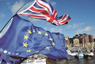 Cet "impérialisme linguistique", dénonce Phillip Robertson, peut mener à un "abêtissement technocratique vers un euro-anglais simplifié, une langue parlée avec imprécision, provoquant la multiplication des difficultés". (photo AFP)