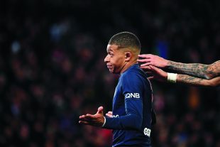 Le PSG avait dépensé quelque 400 millions d'euros à l'été 2017 pour attirer Kylian Mbappé (photo) et le Brésilien Neymar. (photo AFP)