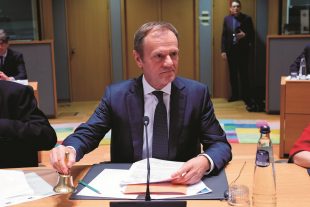 «Une courte extension sera possible mais elle serait conditionnée à un vote positif sur le traité de retrait à la Chambre des Communes", a dit le Polonais Donald Tusk, président du Conseil européen, dans une courte déclaration devant la presse, mercredi en fin de journée. (photo AFP)