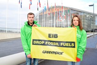 Pour Greenpeace, les citoyens doivent se faire entendre pour que la BEI cesse de financer les énergies fossiles. (photo Greenpeace)