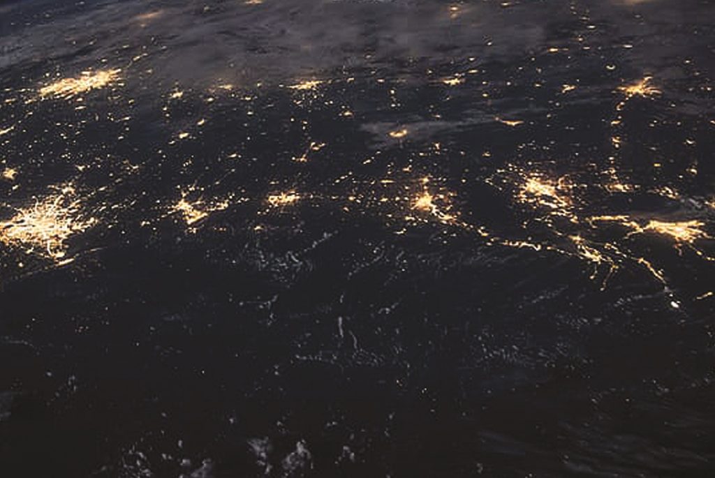 La terre vue de l'espace, la nuit (Photo d'illustration : AFP).