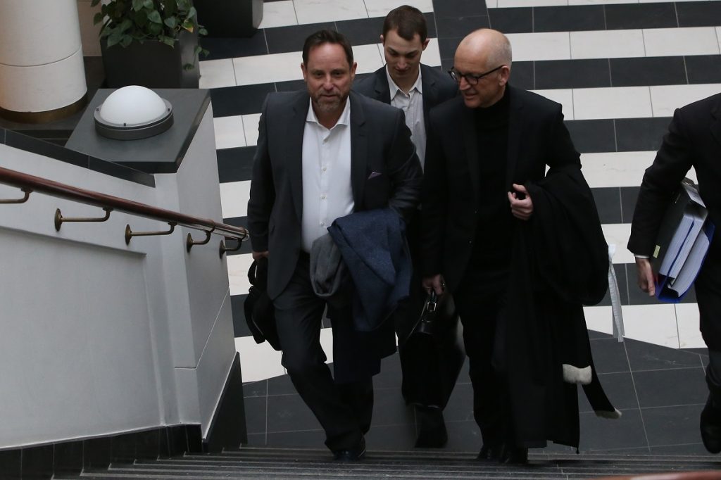 L'ex-agent André Kemmer, à gauche (Photo : Didier Sylvestre).