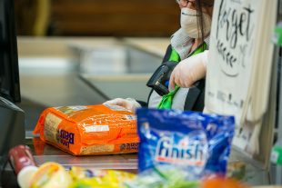 Les deux caissières que nous avons pu interroger, sous couvert d'anonymat, travaillent chez Auchan et chez Cactus, au Grand-Duché (Photo d'illustration : Tania Feller).