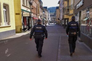 La police contrôle aussi les magasins, les cafés, les restaurants... et les chantiers. (Photo : police grand-ducale)