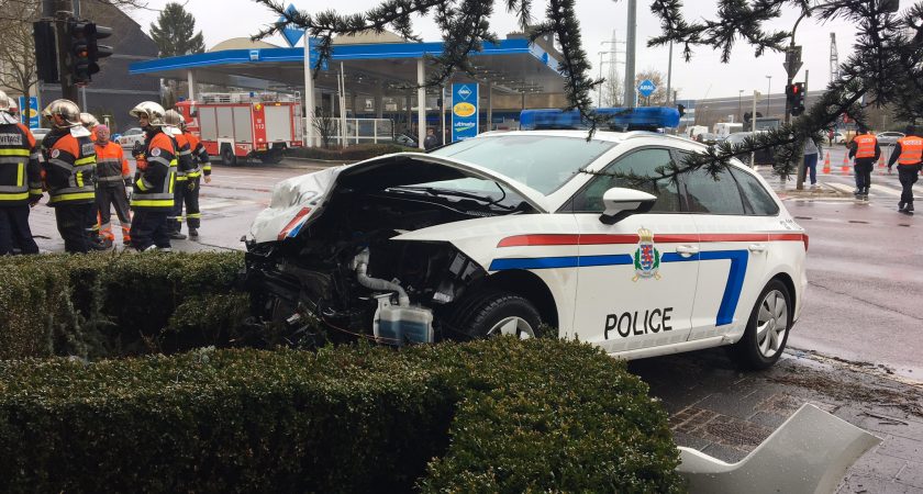 Trois Blessés Dans Un Accident Impliquant Une Voiture De Police Le Trois Blessés Dans Un Accident Impliquant Une Voiture De Police Le