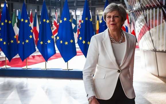 Le Royaume-Uni ne forcera aucun citoyen de l'UE à quitter son territoire après la date effective du Brexit, a assuré Theresa May. (photo AFP)