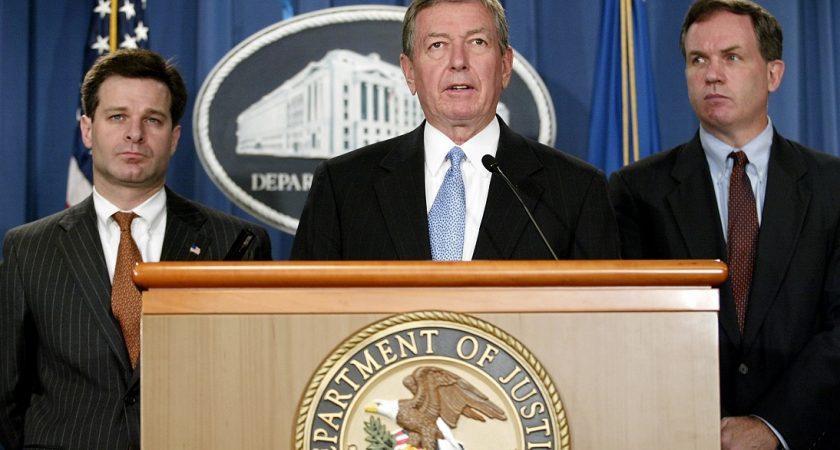 Donald Trump dévoile le nom du remplaçant de James Comey, l'ex-patron du FBI limogé