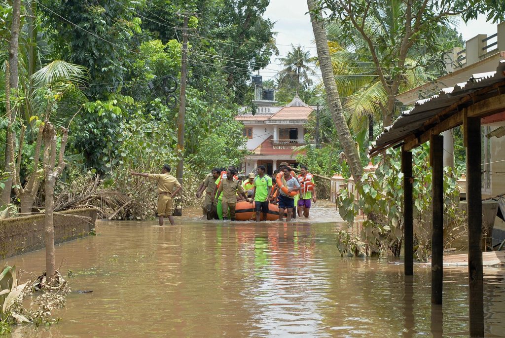 Une opération de sauvetage dans un village du Kerala.