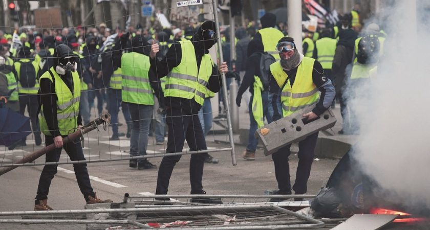 Moselle Les Gilets Jaunes Se Divisent Sur Les Méthodes