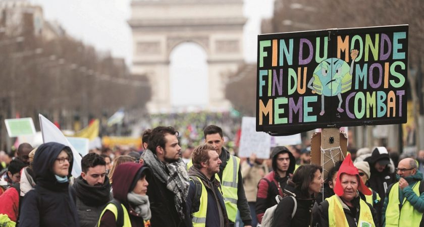 Les Gilets Jaunes Cherchent Un Nouveau Souffle Pour Leur
