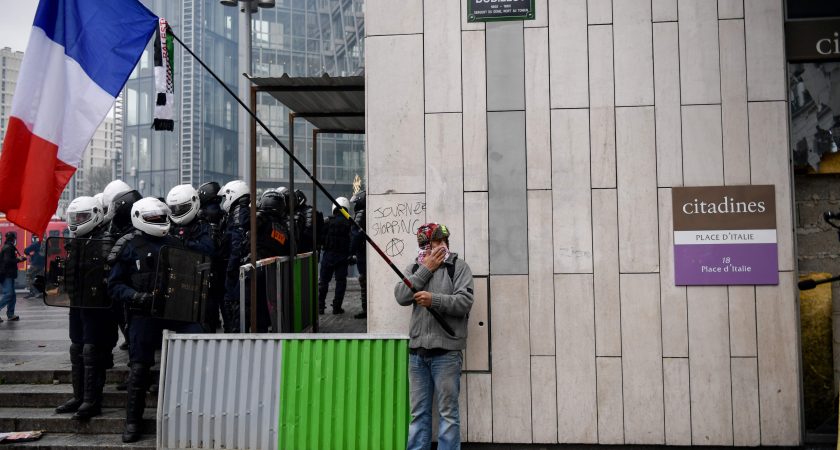 Flambée De Violences à Paris Pour Le Premier Anniversaire