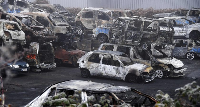 Résultat de recherche d'images pour "strasbourg voitures brulées"